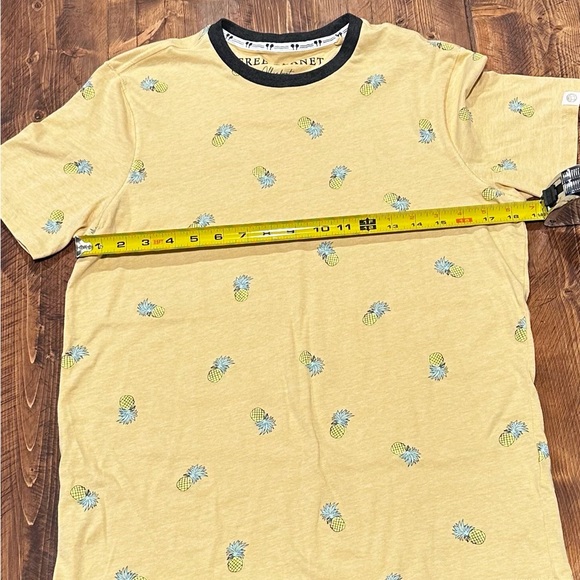 Free Planet Pineapple T-shirt Men’s/Unisex Small - Picture 6 of 7
